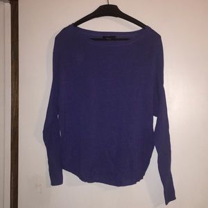 Blue sweater with small sleeves